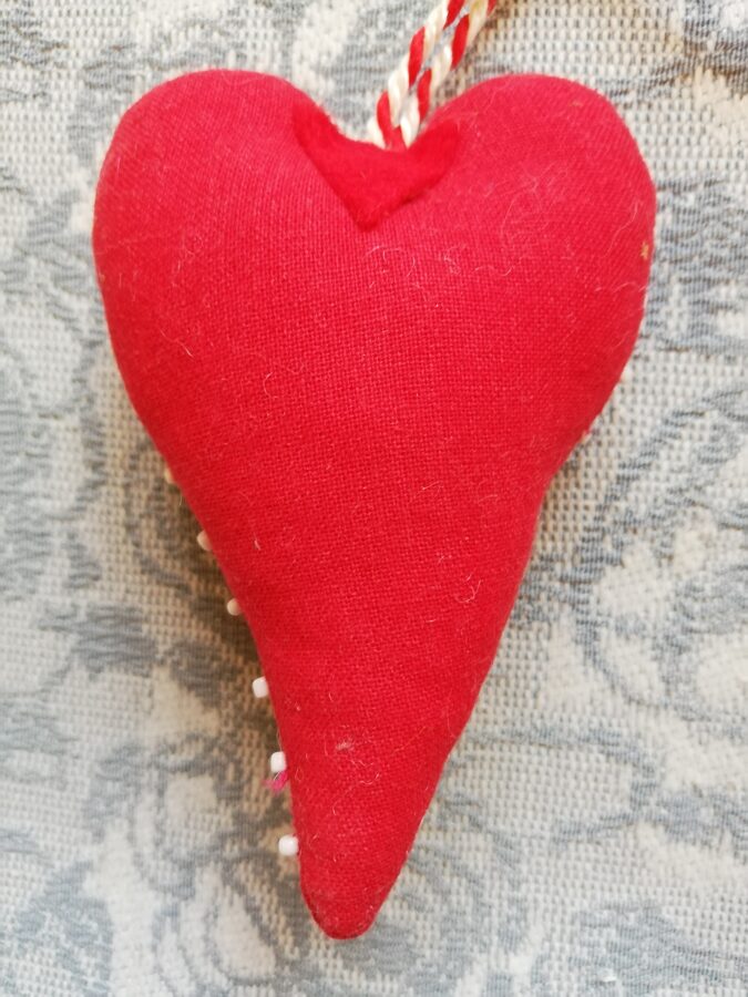 Ziemassvētku eglītes rotaļlieta "Smaidīga sirds" 10 cm.