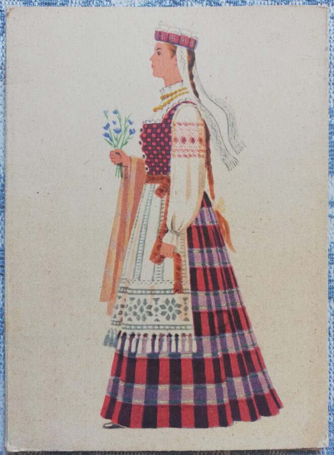 Lietuviešu tautas tērps. Sieviešu tautas tērpi Klaipēdas reģionā. 1960. gada pastkarte 10,5x14,5 cm 