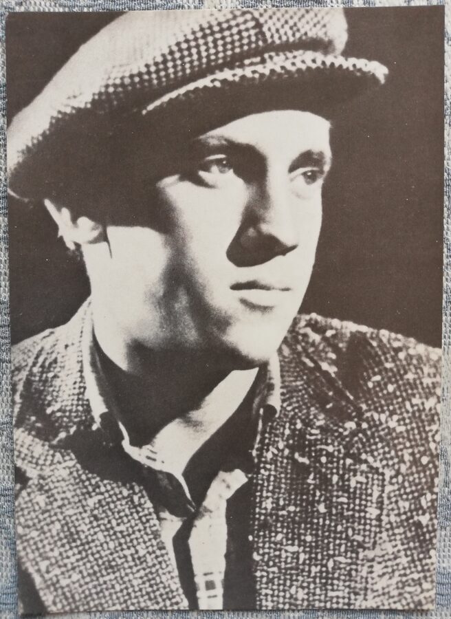 Postcard Vladimir Vysotsky is a student of the Moscow Art Theater School. 1988 publishing house Planet 10.5x15 cm USSR