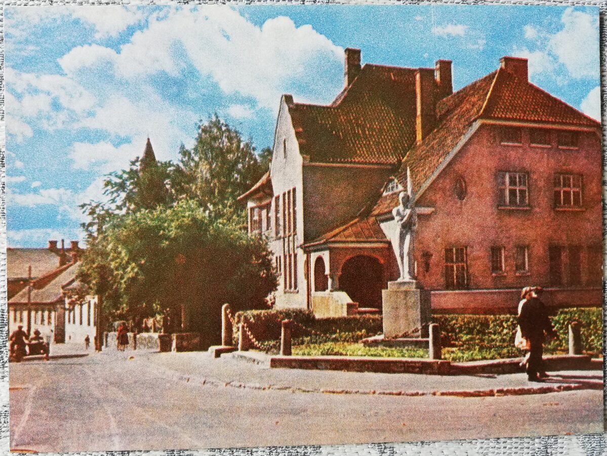 Cesis 1965 Komaunatnes Street 14x10 cm postcard 
