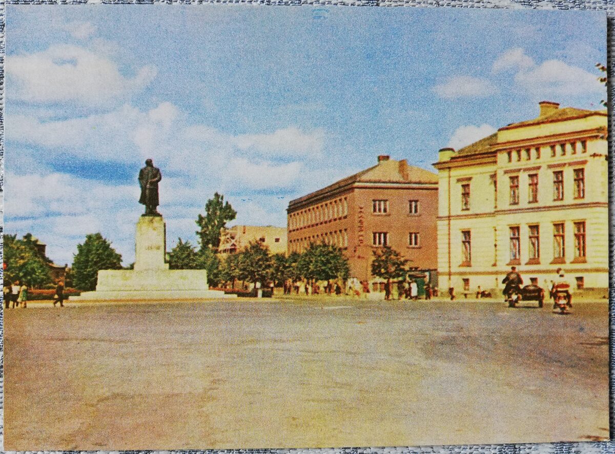 Cēsis 1965 Piemineklis Ļeņinam 14x10 cm pastkarte 