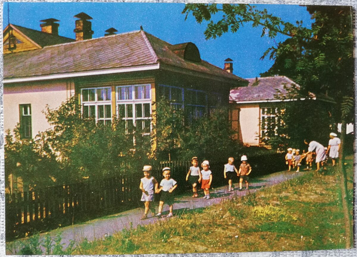 Ventspils 1965 Ostas darbinieku bērnudārzs 14x10 cm pastkarte