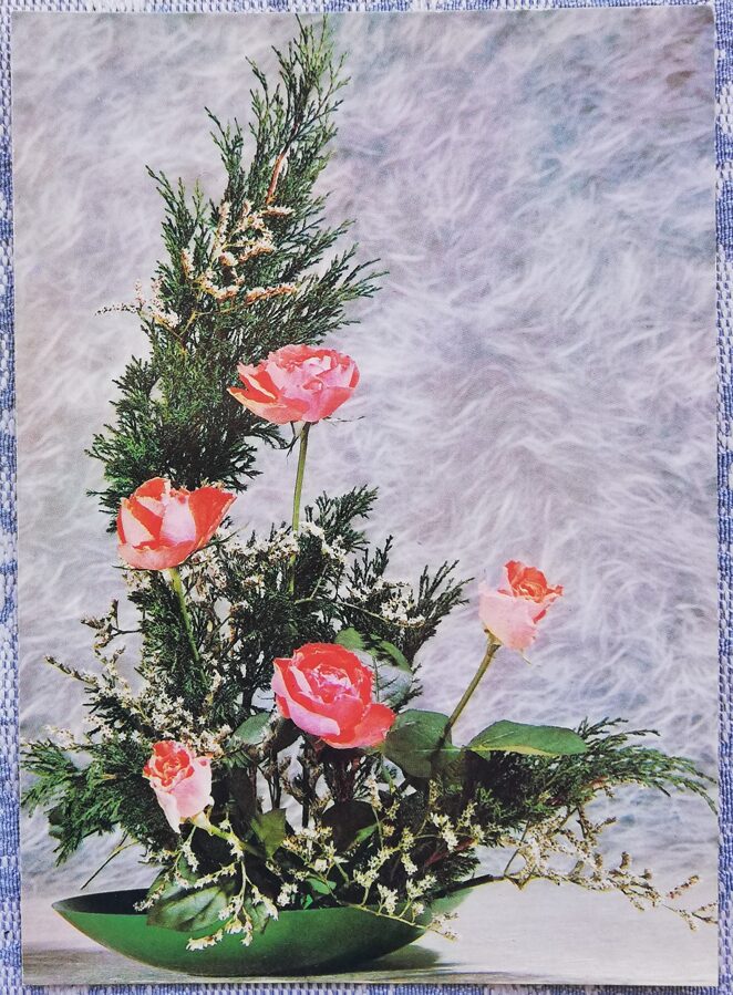 Apsveikuma kartīte "Kompozīcija ar rozēm" 1984 10,5x14,5 cm. Krāsaina fotogrāfija M. German, I. Astakhova. 