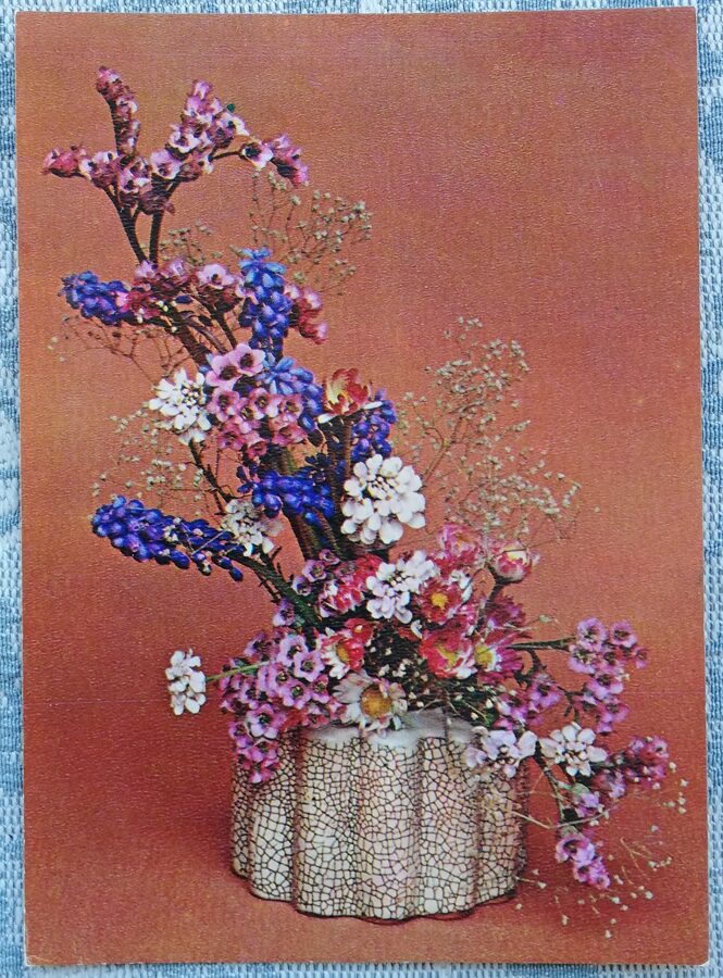 1984 "Ziedu kompozīcija" 10,5x14,5 cm Apsveikuma kartīte; krāsaina fotogrāfija S. Martjahinina 