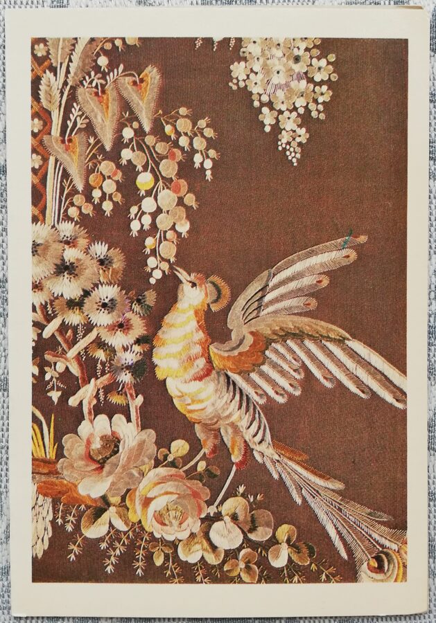 "Daudz laimes dzimšanas dienā!" 1982 Ziedi, ogas un putni. Izšuvumi. 10,5x15 cm pastkarte PSRS  