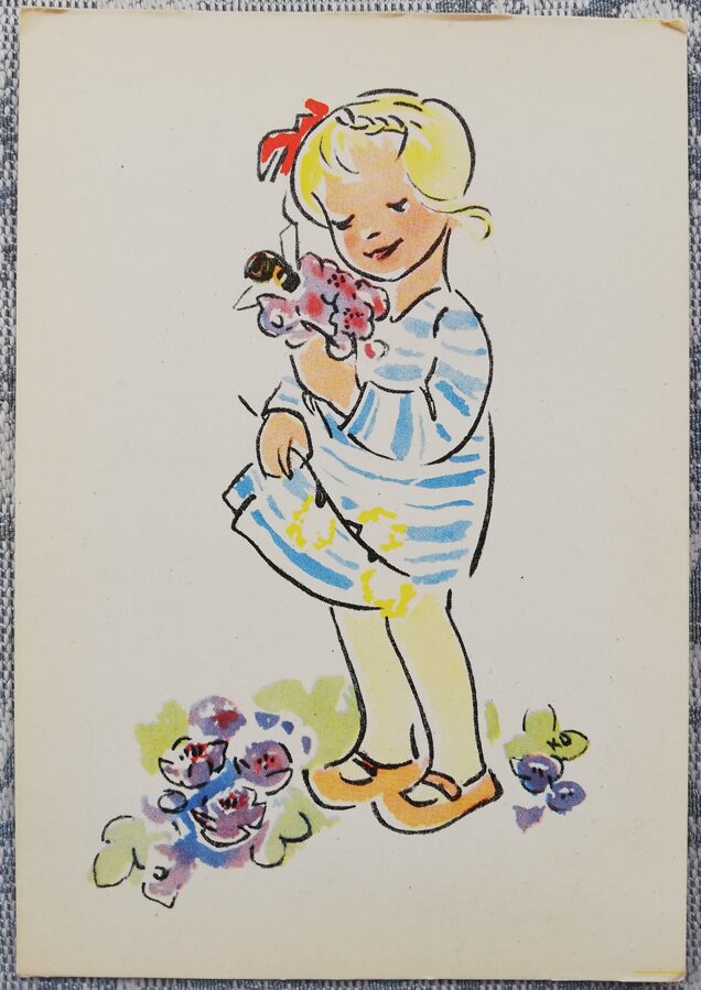 Bērnu pastkarte 1961 Meitene ar ziediem 10,5x15 cm PSRS pastkarte  