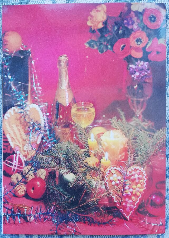 "Laimīgu Jauno gadu!" 1983 šampanietis un piparkukas 10,5x15 cm PSRS pastkarte   