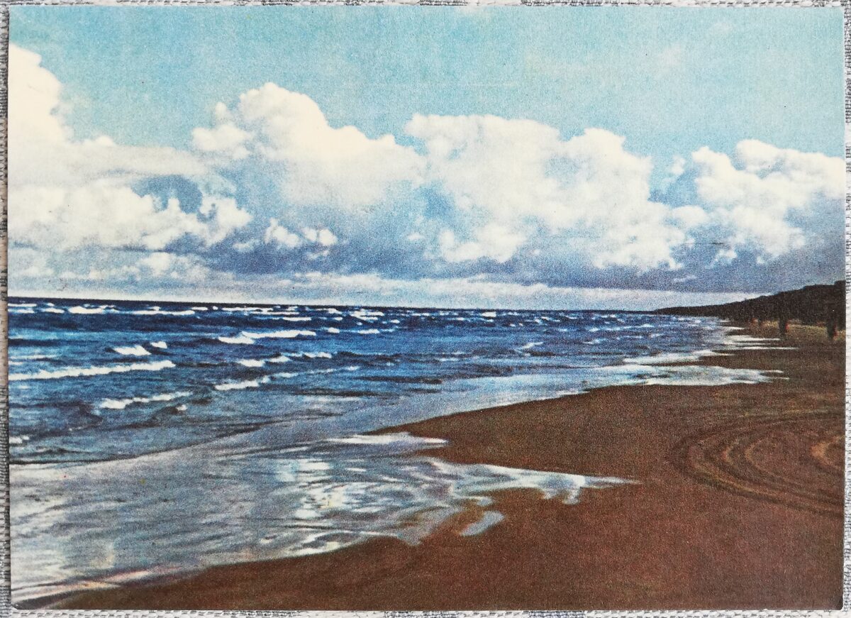 Pludmale un mākoņi 1968 Jūrmala 14x10,5 cm Latvijas pastkarte  