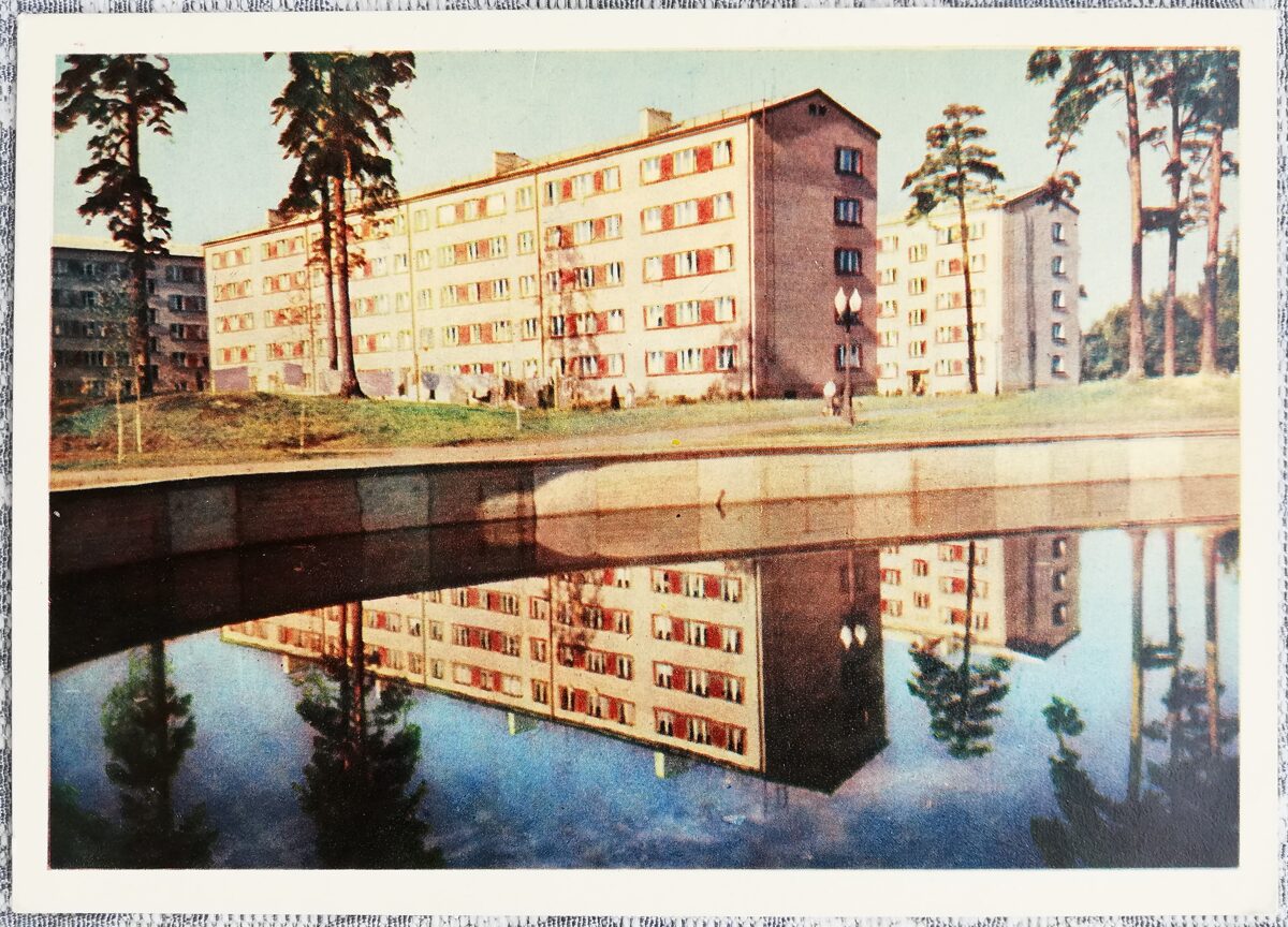 Рига 1961 Квартал новых жилых домов в районе Агенскалнских сосен 15x10,5 см открытка Латвии  