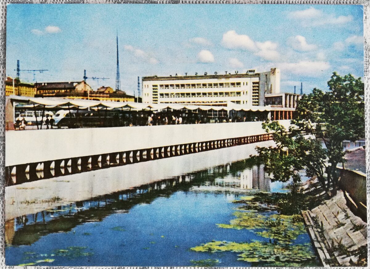 Автовокзал 1968 Рига 14x10 см латвийская открытка  