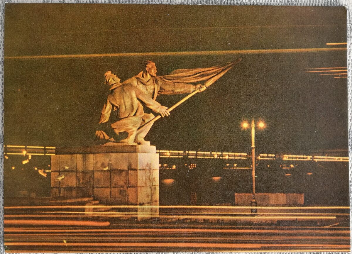 Памятник борцам революции 1905 года 1968 Рига 14x10 см латвийская открытка  