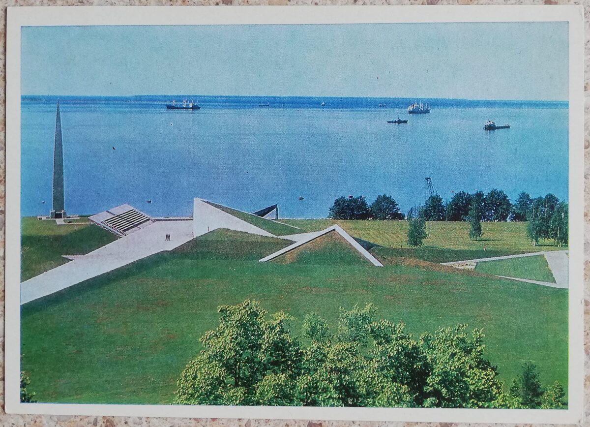 Piemiņas ansamblis "Padomju varas cīnītājiem Igaunijā" 1980 Tallina 15x10,5 cm PSRS pastkarte  
