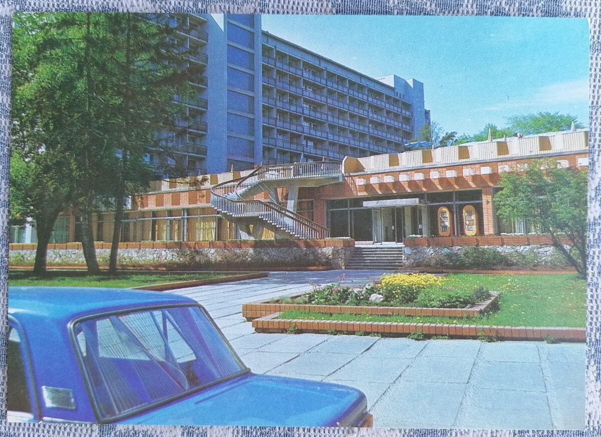 Jūrmala. Viesnīca "Jūrmala" ar atpūtas kompleksu Maioros 1986 Latvija 15x10,5 cm skata pastkarte  