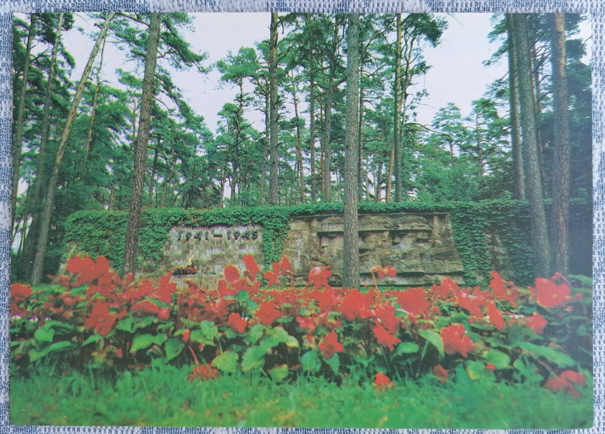 Jūrmala. Brāļu kapi Bulduros 1986 Latvija 15x10,5 cm skats pastkarte  