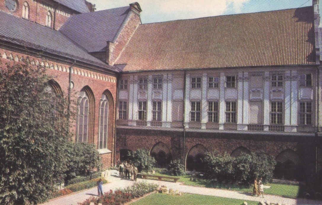 Latvija. Rīga. 1981. gada pastkarte "Doma katedrāles pagalms." 14x9 cm.