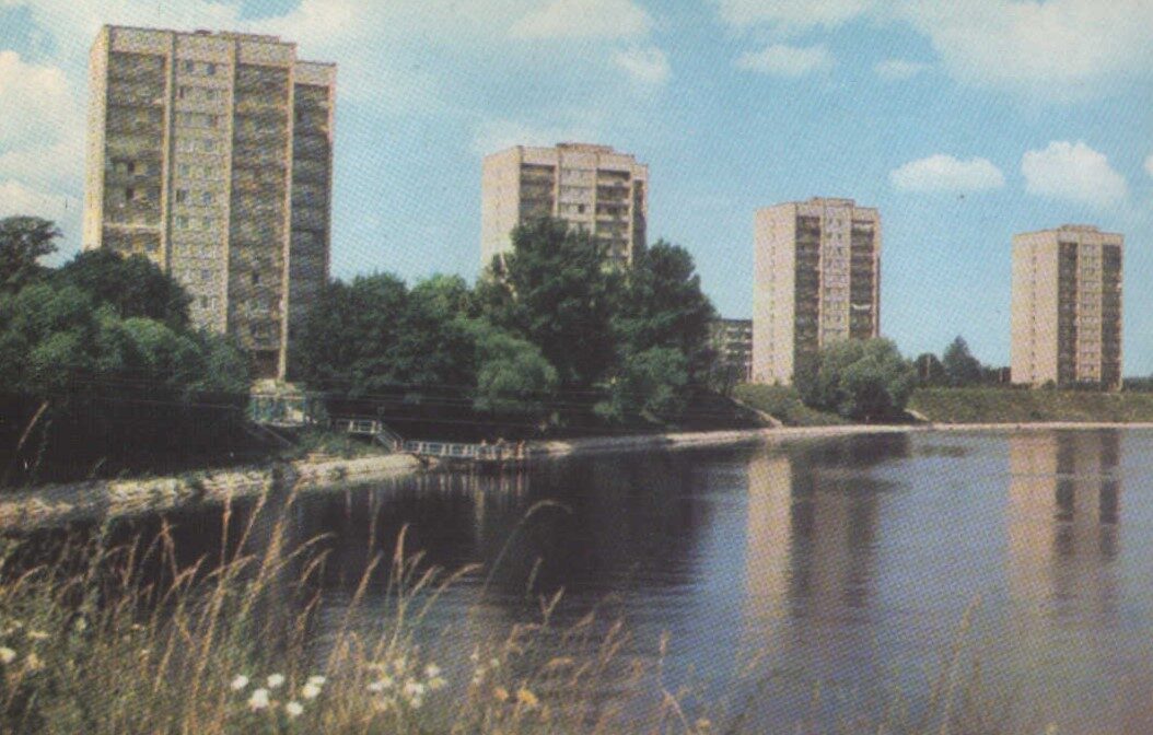 Латвия. Рига. Открытка 1981 Новые жилые дома на Югле 14x9 см