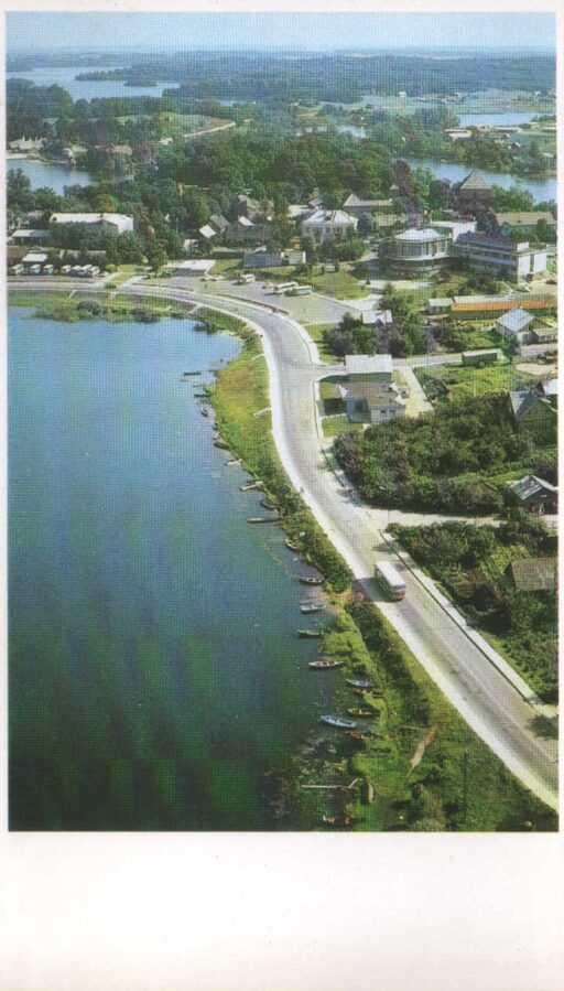 Lietuva. Traķi. 1981. gada pastkarte. Traķi ezeru ielenkumā. 9,5x16,5 cm  