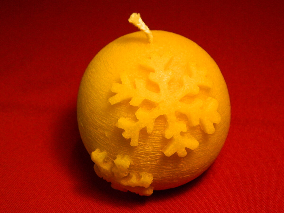Christmas candle made of beeswax "Ball Snowflake" 8 cm.