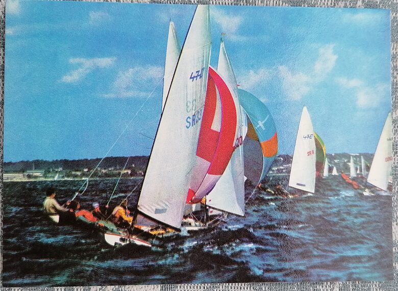Divroku laiva ar senterbordu 1978 starptautiskā klase "470" 15 x 10,5 cm  