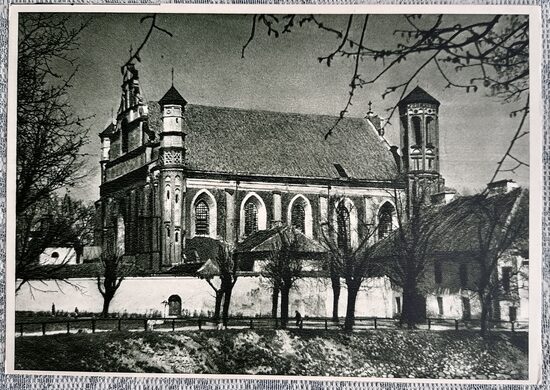 Viļņas Bernardīnu baznīca 16. gadsimts 1957 Lietuvas arhitektūras pieminekļi 15x10,5 cm Lietuvas pastkarte  