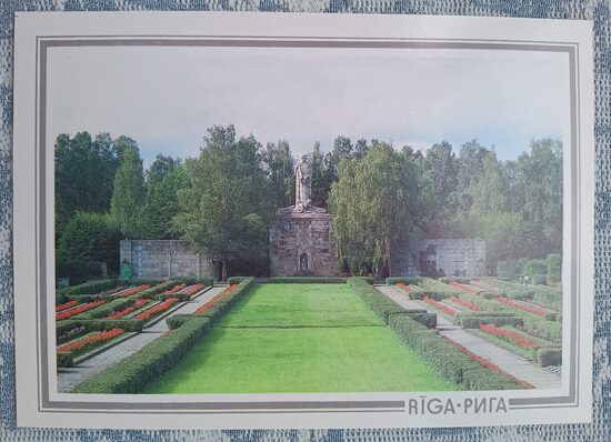 Brāļu kapi 1989 Rīga 15x10,5 cm Latvijas pastkarte  