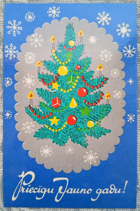 Рождественская ель с горящими свечами 1978 Новогодняя открытка Латвии 9x14 см  