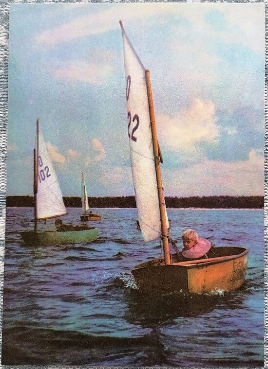 Bērnu svertborda laiva 1978 starptautiskā klase "Optimists" 10,5 x 15 cm  