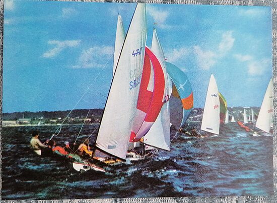 Divroku laiva ar senterbordu 1978 starptautiskā klase "470" 15 x 10,5 cm  