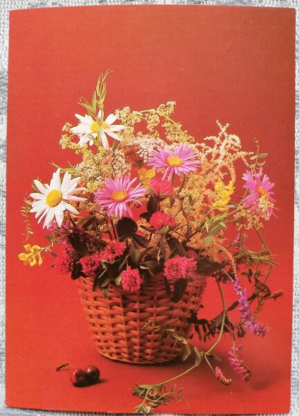 Greeting card "Basket with flowers" 1985 "Flowers" 10.5x15 cm. Photo by E. Steinert