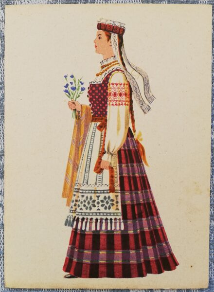 Lietuviešu tautas tērps. Sieviešu tautas tērpi Klaipēdas novadā. 1960. gada pastkarte 10,5x14,5 cm  