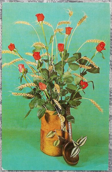 Red roses 1978 flowers 9x14 cm USSR postcard  