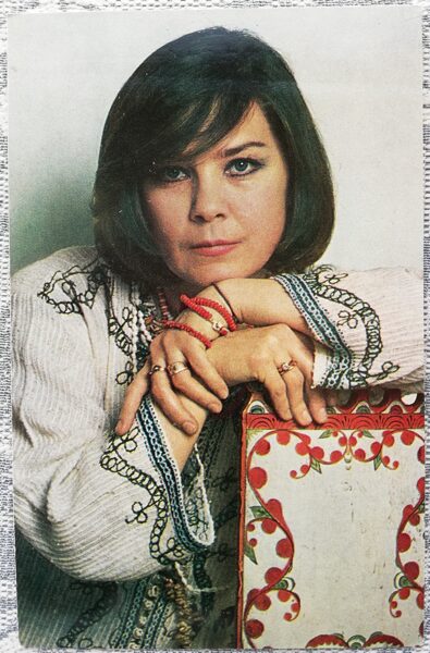 Larisa Golubkina 1982 actress photo films 9x14 cm USSR postcard  