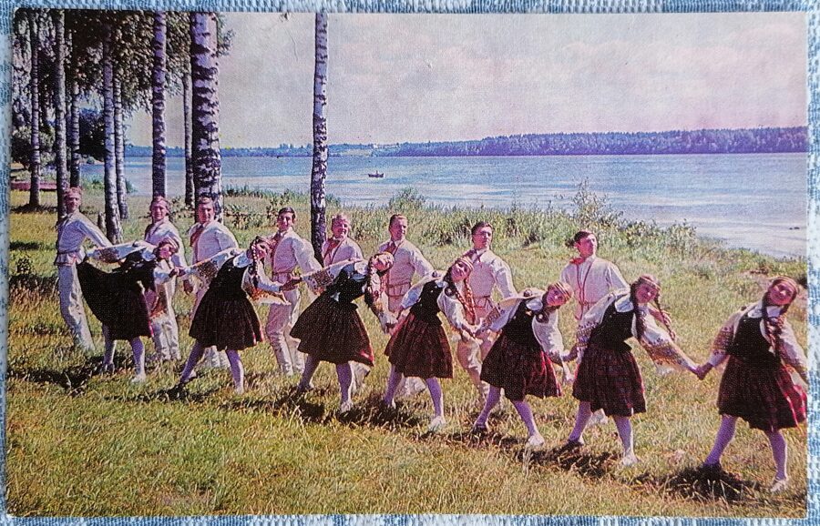 Daugavpils Pedagoģiskā institūta Tautas deju ansamblis "Laima" 1973 Dziesmu un deju svētki 14x9 cm pastkarte Latvija  