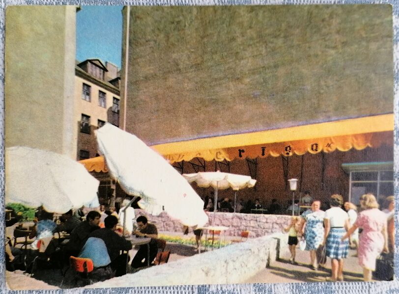 Kafejnīcas "Vecrīga" vasaras terase 1968 Vecrīga 14x10 cm pastkarte Latvija  