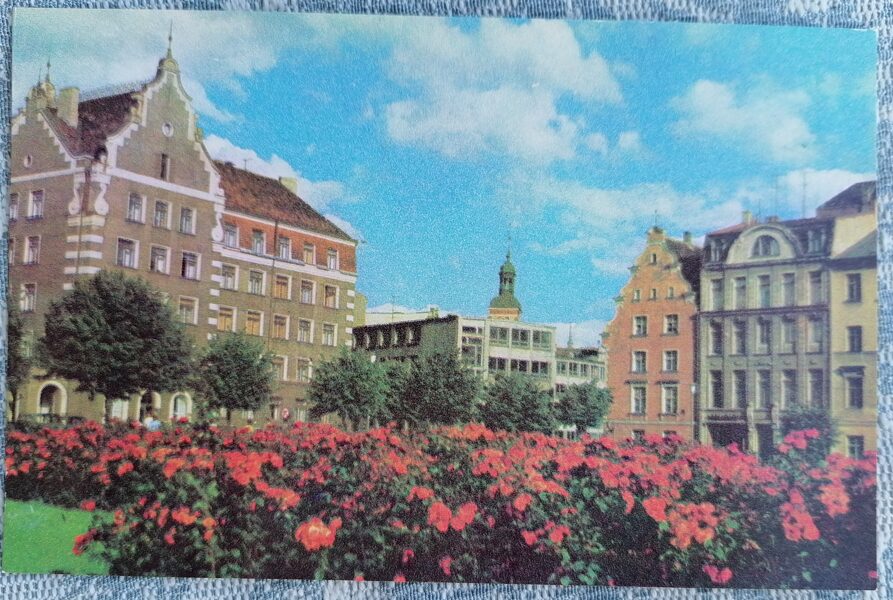 Riga, Latvian Red Riflemen Square 1977 postcard Latvia 14x9 cm  