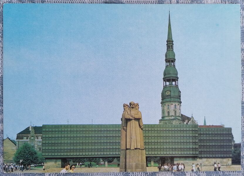 Piemineklis latviešu sarkanajiem strēlniekiem 1984 Rīga 15x10,5 cm PSRS pastkarte  