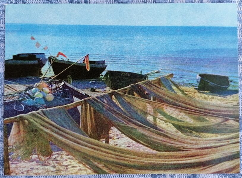 Zvejas tīkli jūras krastā 1968 Vidzemes Jūrmala 14x10 cm pastkarte Latvija  