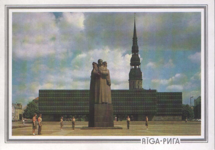 Latvia Riga Postcard 1989 Square of the Latvian Red Riflemen 15x10.5 cm  