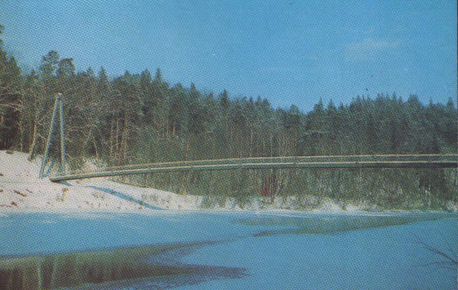 Sigulda 1981. gads Latvijas PSR. Gājēju tilts pāri Gaujai pie Velna alas. 14x9 cm.